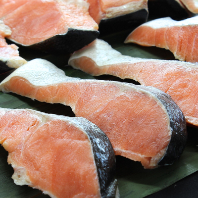 ロシア産沖獲れ鮭の姿切身（2kg前後）｜一印おさかな市場の通販